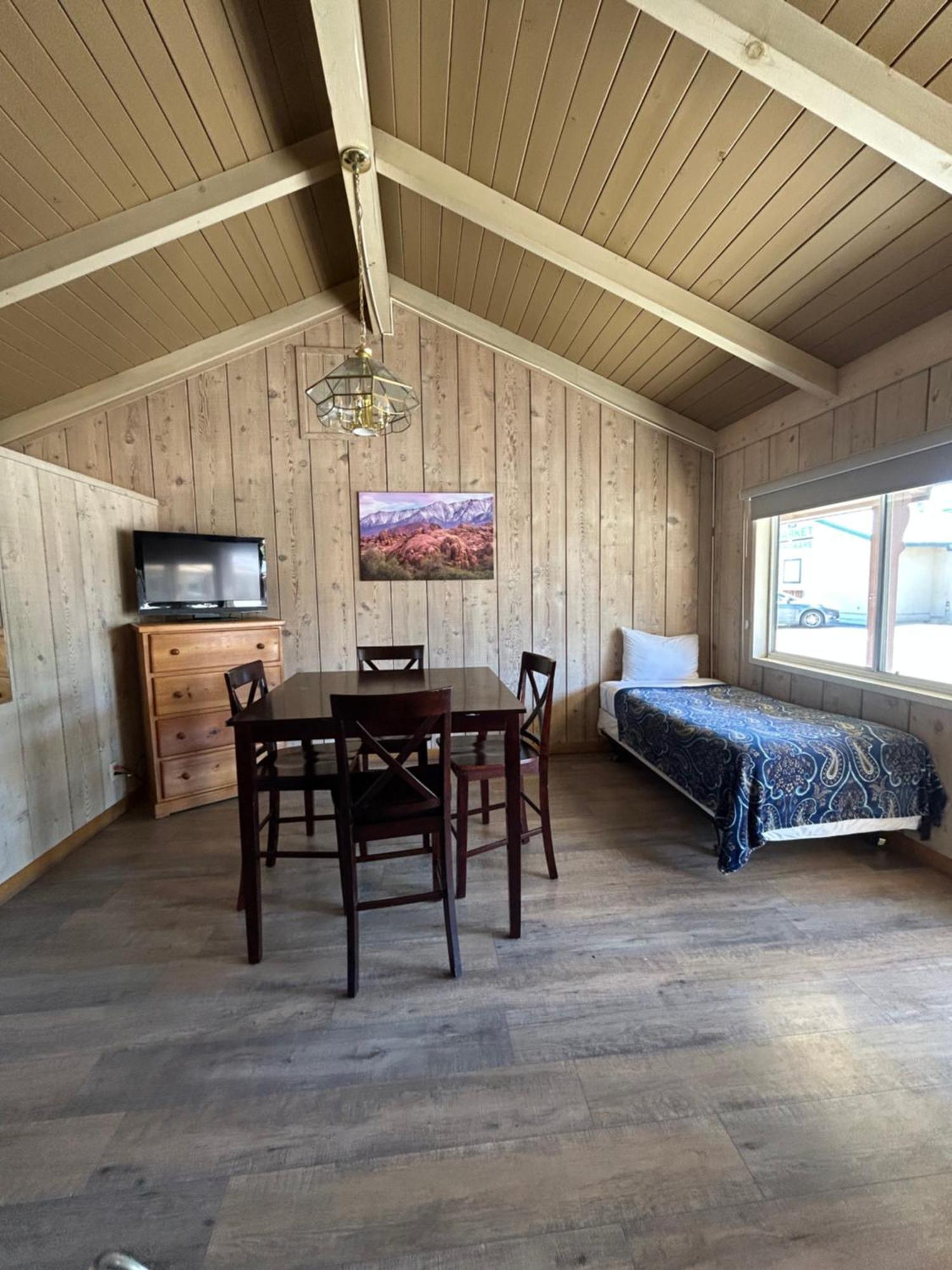 Bristlecone Motel Big Pine Exterior photo