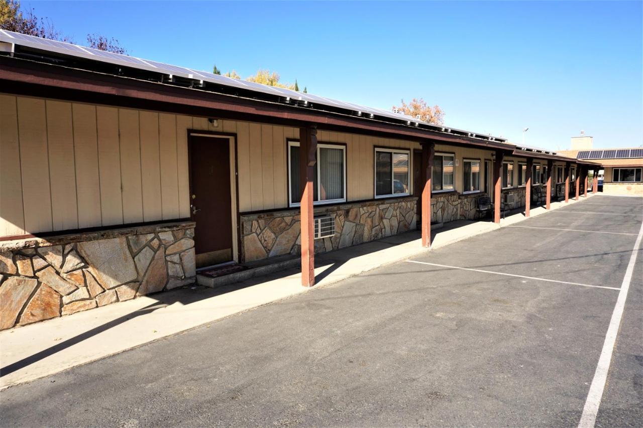 Bristlecone Motel Big Pine Exterior photo